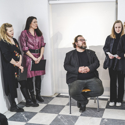 Opening Scene from Sine Sole Sileo / Marusa Majer, Minca Lorenci, Primoz Pirnat, Eneja Urnaut, Ziva Kleindenst and Ales Horvat <em>Photo: Janez Klenovsek</em>